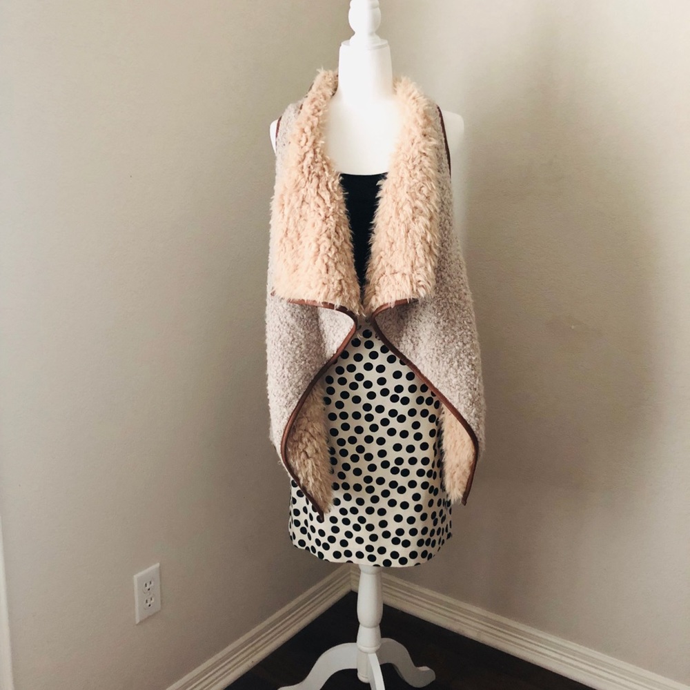 Beige Sherpa vest with faux fur lining, size L